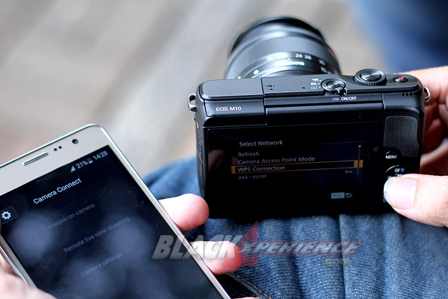 Proses pairing Canon EOS M10 dengan smartphone lewat aplikasi pendamping