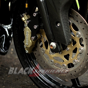 Rem depan gunakan Brembo