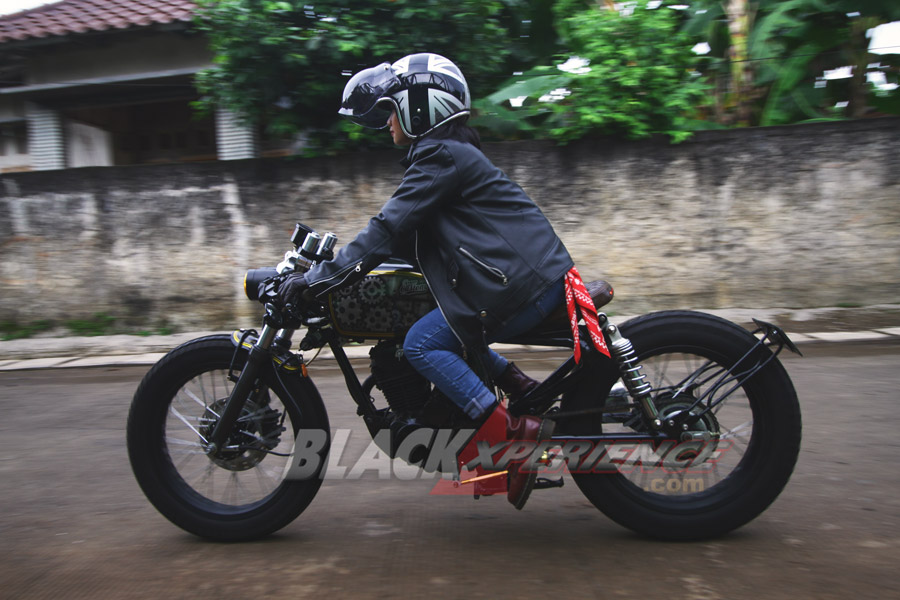 Modifikasi Megapro Baby Black Cafe Racer