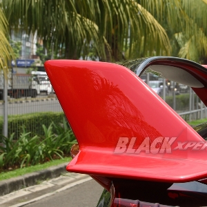 Spoiler belakang membantu downforce 