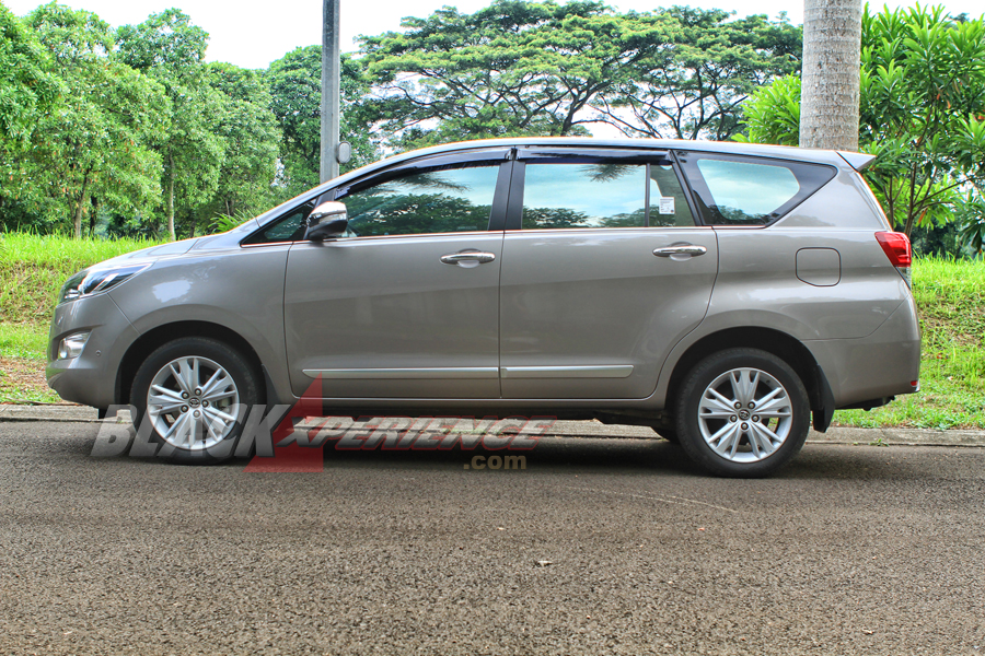 Tarikan garis memperkuat kesan sporty