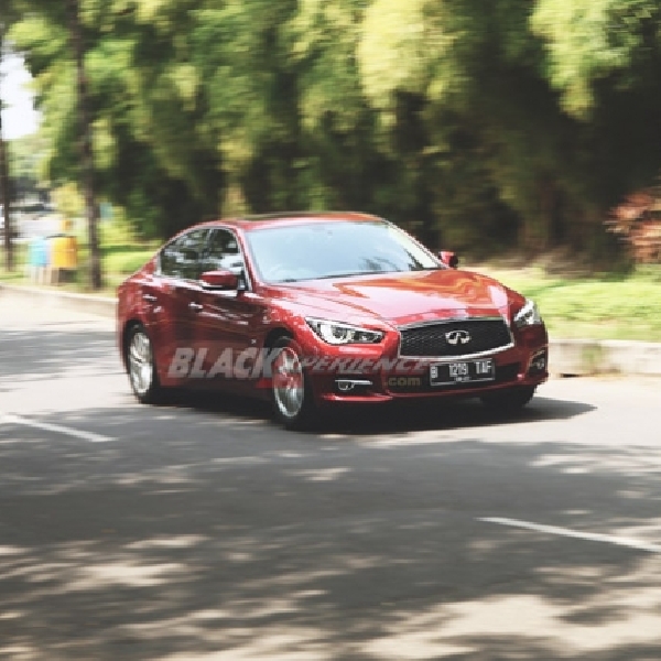 Infiniti Q50 2.0 Turbo, Sedan Premium asal negeri Sakura