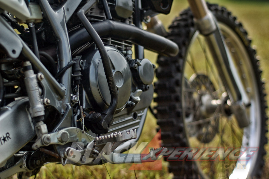 Modifikasi Trail Custom nan Kekar dan Elegan, Berbasis Scorpio 250 cc