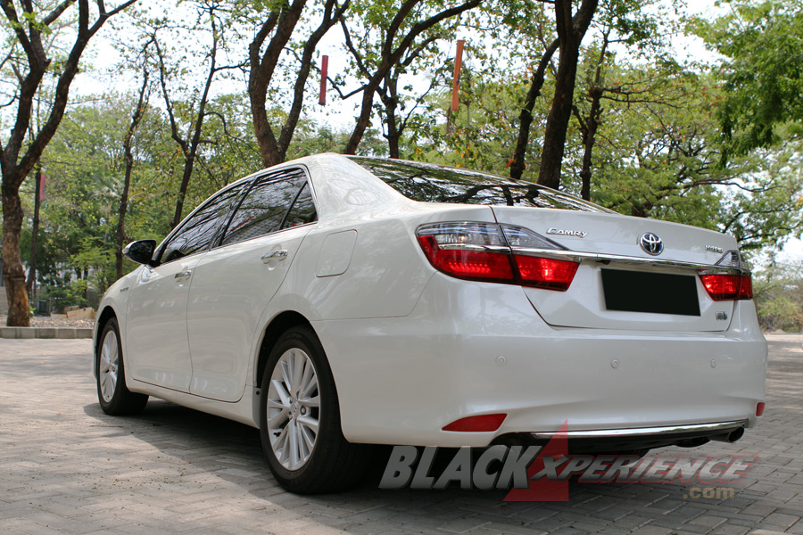 Kesan Elegan Toyota All New Camry Hybrid