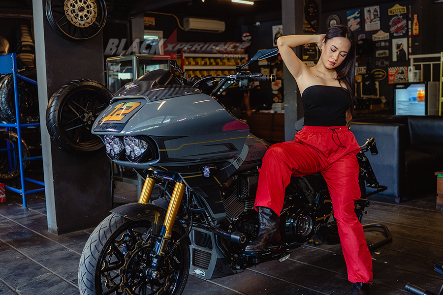 Yemima Suka Banget Sama Harley Davidson Warna Marah dengan Motif Pinestripe