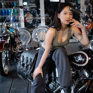 Yemima Suka Banget Sama Harley Davidson Warna Marah dengan Motif Pinestripe