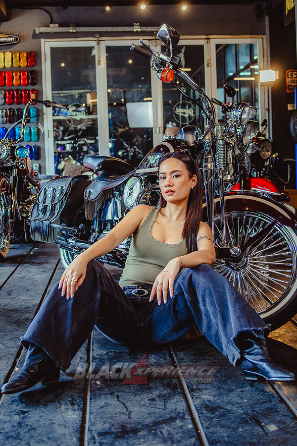 Yemima Suka Banget Sama Harley Davidson Warna Marah dengan Motif Pinestripe