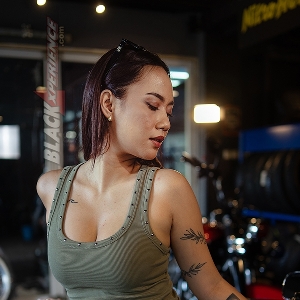 Yemima Suka Banget Sama Harley Davidson Warna Marah dengan Motif Pinestripe