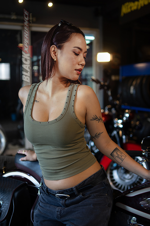 Yemima Suka Banget Sama Harley Davidson Warna Marah dengan Motif Pinestripe