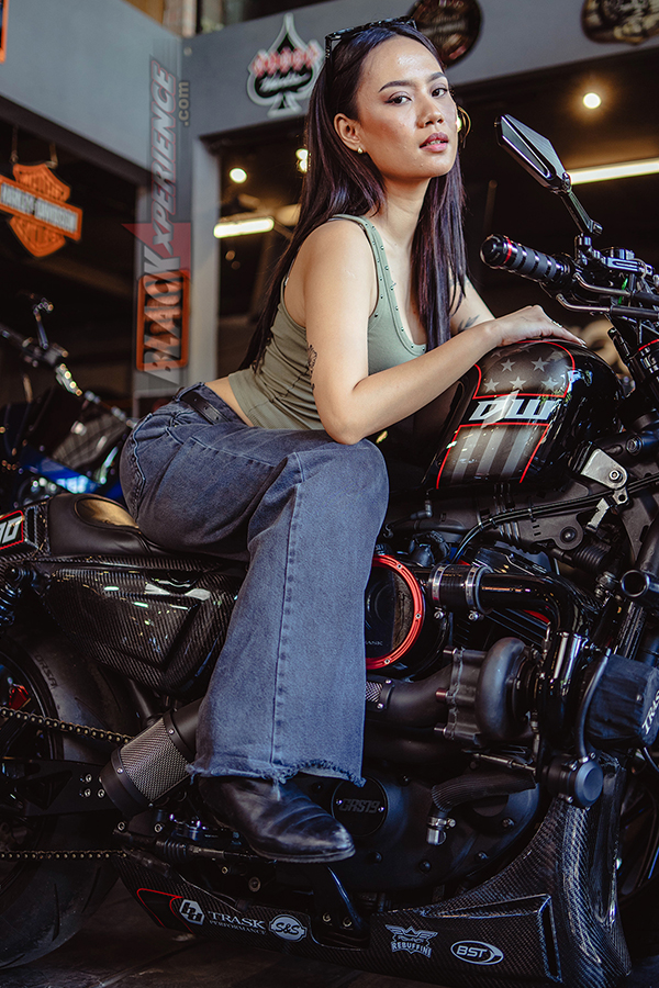 Yemima Suka Banget Sama Harley Davidson Warna Marah dengan Motif Pinestripe