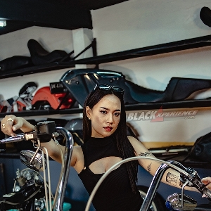 Yemima Suka Banget Sama Harley Davidson Warna Marah dengan Motif Pinestripe