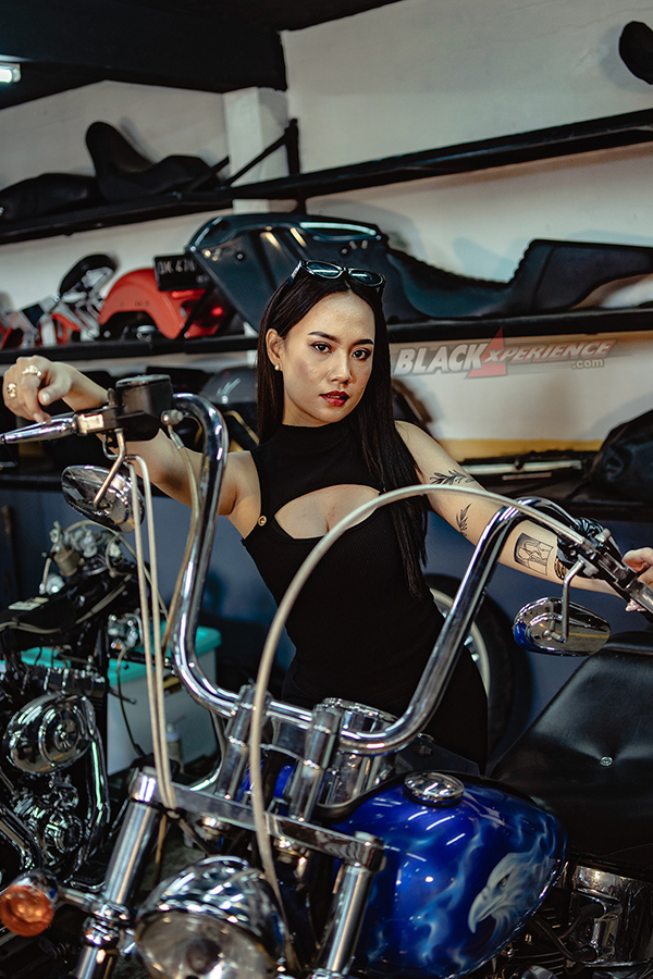 Yemima Suka Banget Sama Harley Davidson Warna Marah dengan Motif Pinestripe