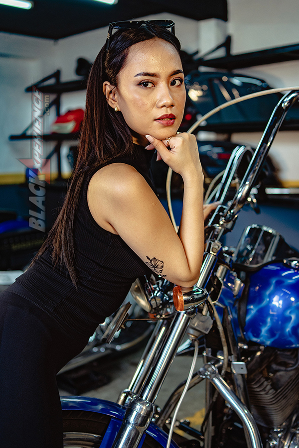 Yemima Suka Banget Sama Harley Davidson Warna Marah dengan Motif Pinestripe