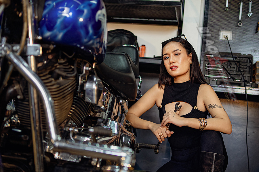 Yemima Suka Banget Sama Harley Davidson Warna Marah dengan Motif Pinestripe