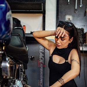 Yemima Suka Banget Sama Harley Davidson Warna Marah dengan Motif Pinestripe