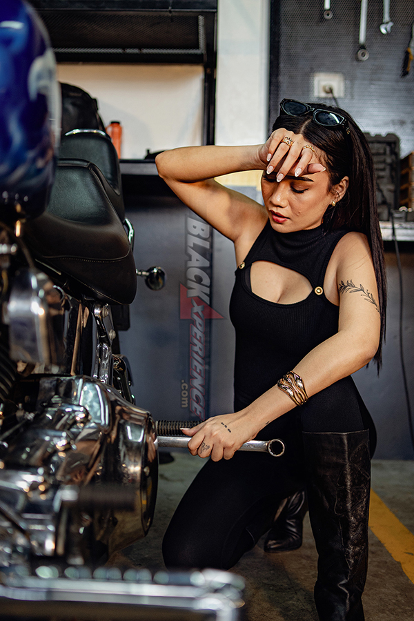 Yemima Suka Banget Sama Harley Davidson Warna Marah dengan Motif Pinestripe