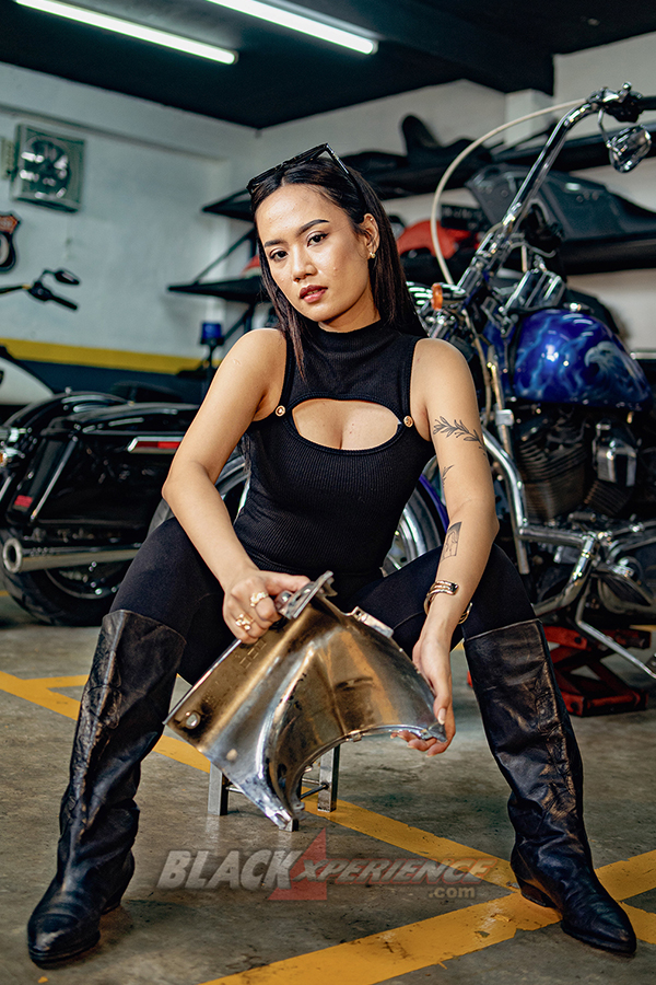 Yemima Suka Banget Sama Harley Davidson Warna Marah dengan Motif Pinestripe