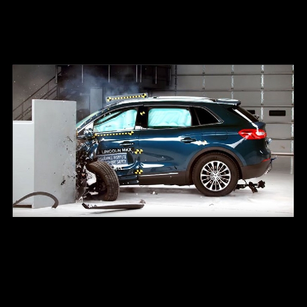 Desain Baru Lincoln MKX Peroleh Penghargaan Top Safety Pick Plus