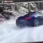 Audi R8 Lakukan Aksi Drift di Salju