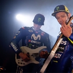 MotoGP: Beginilah Rossi dan Vinales Bermain Musik Rock