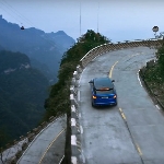 Range Rover Sport SVR Kalahkan Catatan Ferrari 458 di Tianmen Road