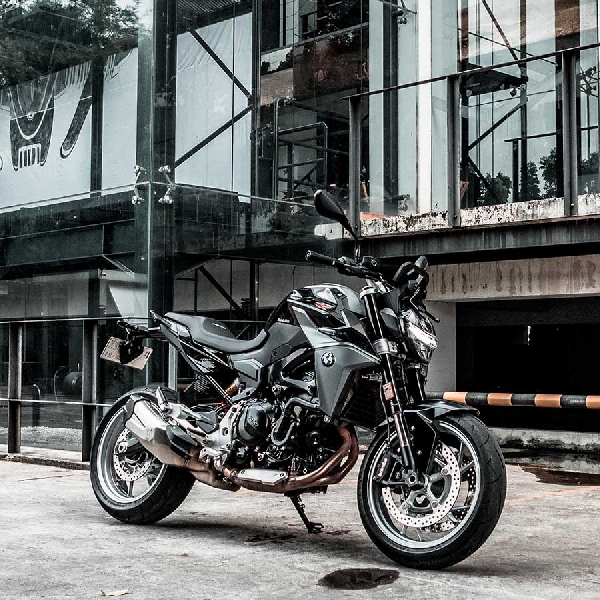 BMW F900R, Roadster Bergenetika Sporty nan Responsif