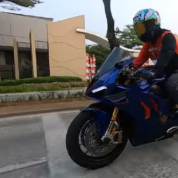 Ducati Panigale V4S, Dimodif Total Racing Look Addict dengan Jubah Dark Blue