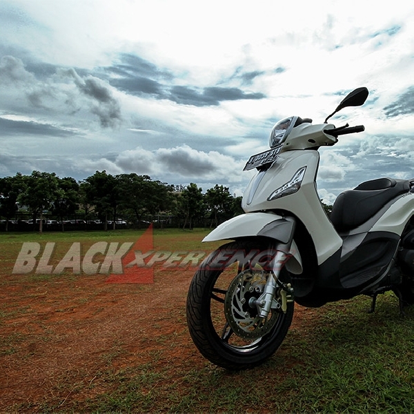 Test Ride Piaggio Beverly Sport Touring 350 i e di Indonesia