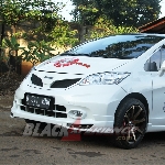 Modifikasi Honda Freed Bertema Iron Man