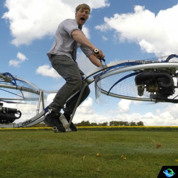 Keren, Youtuber Inggris Mampu Ciptakan Sepeda Motor Terbang (Hoverbike)