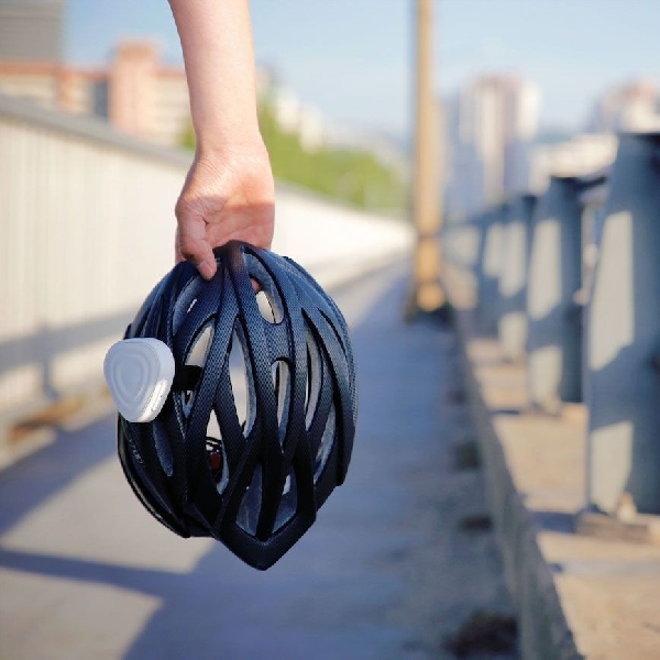 Alat Ini Bisa Bikin Helm Konvensional Jadi Smart Helmet