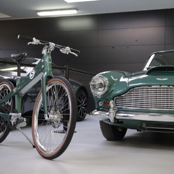 Coleen Smart E Bike Terinspirasi Dari Aston Martin DB4