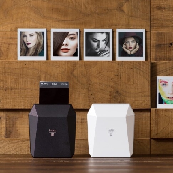 Instax Share SP-3 SQ, Cetak Foto Square Langsung dari Smartphone