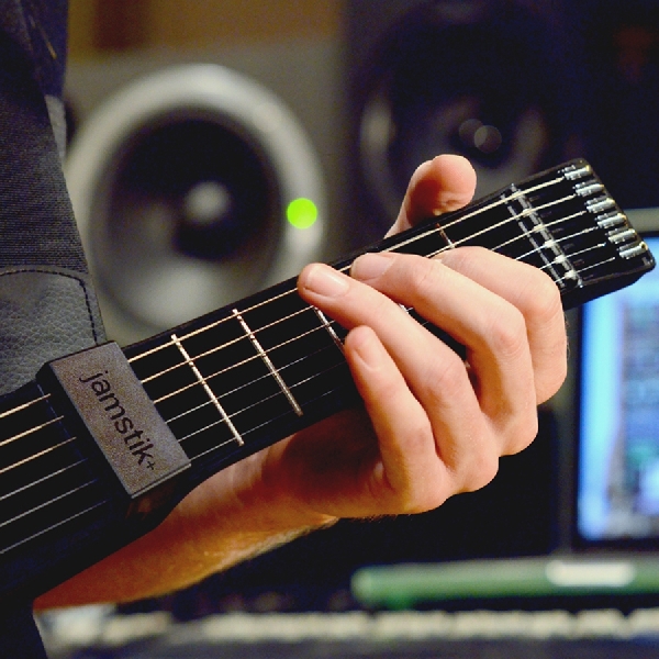 Gitar Pintar Ini Bantu Anda Ciptakan Musik Lebih Mudah