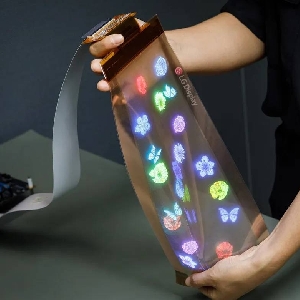 Fleksibel, LG Display Ciptakan Layar Yang Bisa Dilipat Seperti Kertas