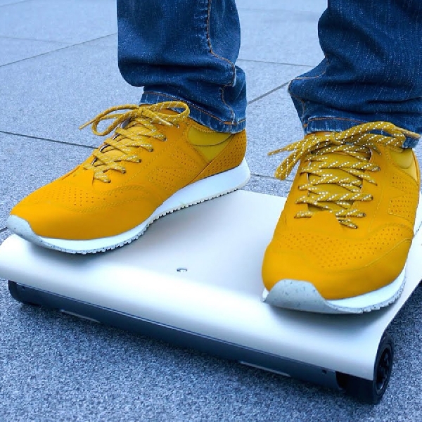 WalkCar Buat Anda Terlihat Berkendara di Atas Laptop