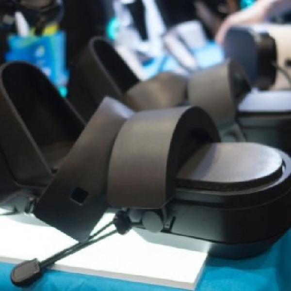 Merasakan Nyatanya Berjalan di Dunia Virtual dengan Sepatu VR Cerevo Taclim