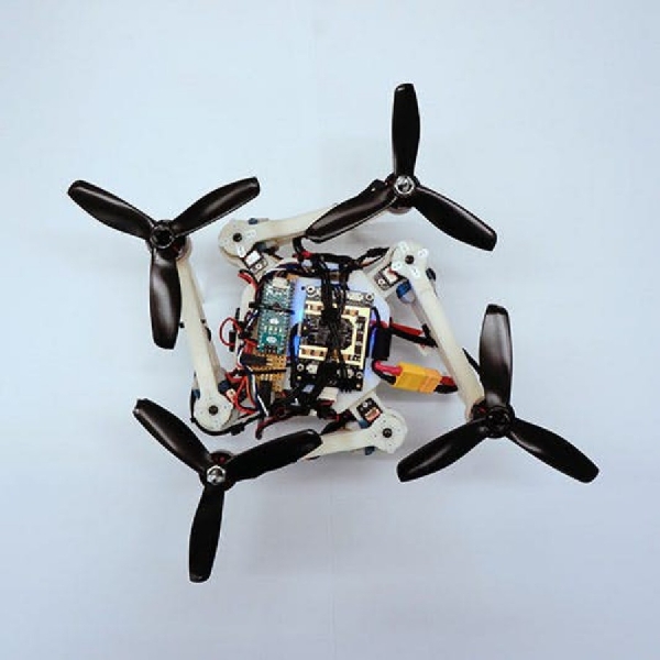 Lipatan  Drone U Zurich / EPF  Mampu  Beradaptasi Melewati Celah Sempit