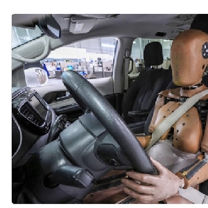 Boneka Uji Tabrak Baru Bertujuan Agar Wanita Lebih Aman di Mobil