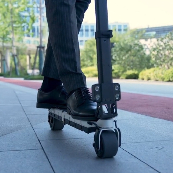 Blizwheel: E-Scooter Terkecil di Dunia yang Dapat Dilipat dan Disimpan di Laci atau Tas Anda
