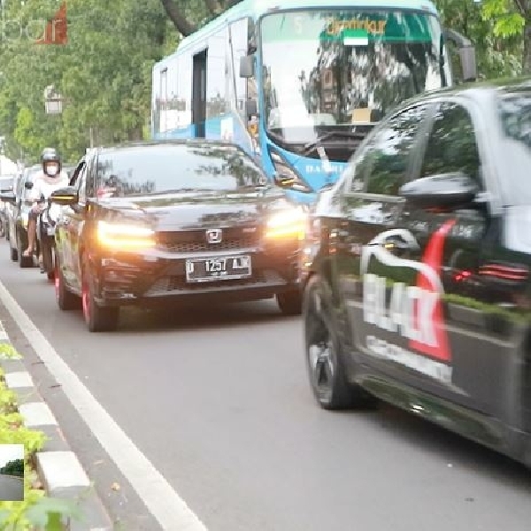 Buka Bareng Black Car Community Bandung Kota Bagi Takjil Hingga Konvoi Mobil