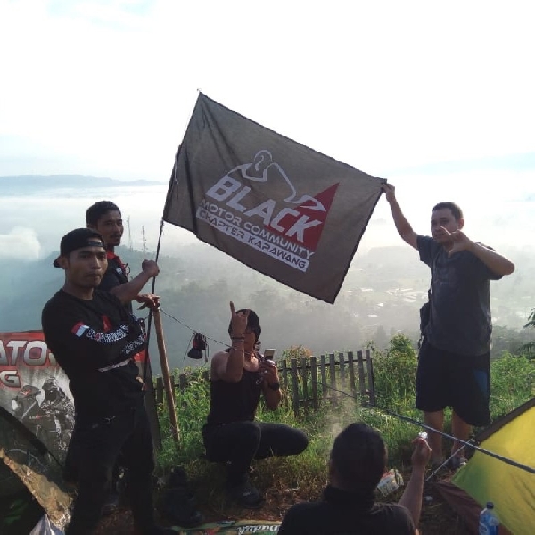 Black Dream Tour 2019 : Bendera BMC Karawang Berkibar di Bukit Pamoyaman Subang