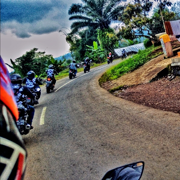 Enam Belas Motor BMC Subang Sukseskan Touring Wisata ke Batukaras Beach 