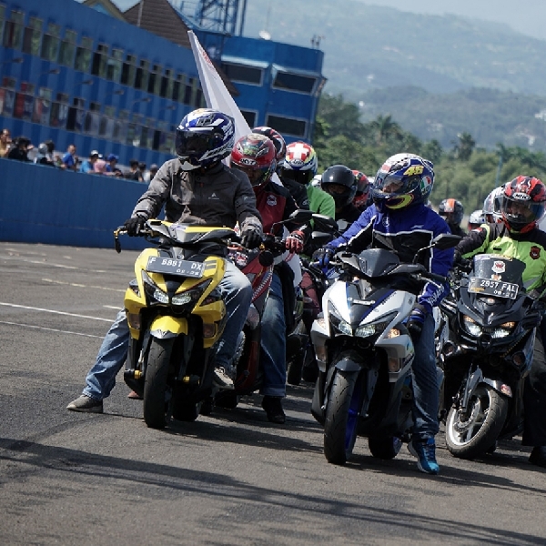 Ribuan Komunitas Motor Yamaha Victory Serbu Sentul