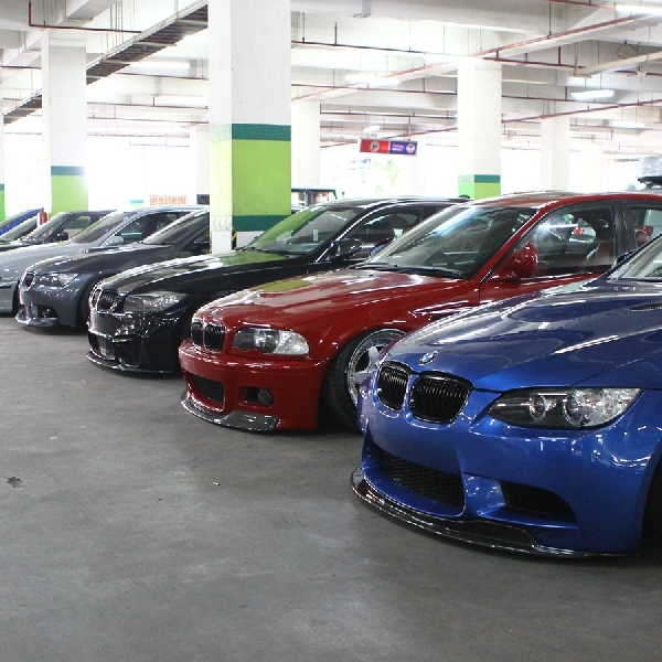 Bertabur Mobil Gahar di BlackAuto Weekend Society