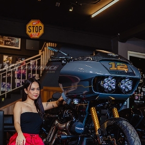 Yemima Suka Banget Sama Harley Davidson Warna Marah dengan Motif Pinestripe