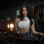 Azaria Claresta, Sicantik Tomboy, Penggemar Mobil SUV 