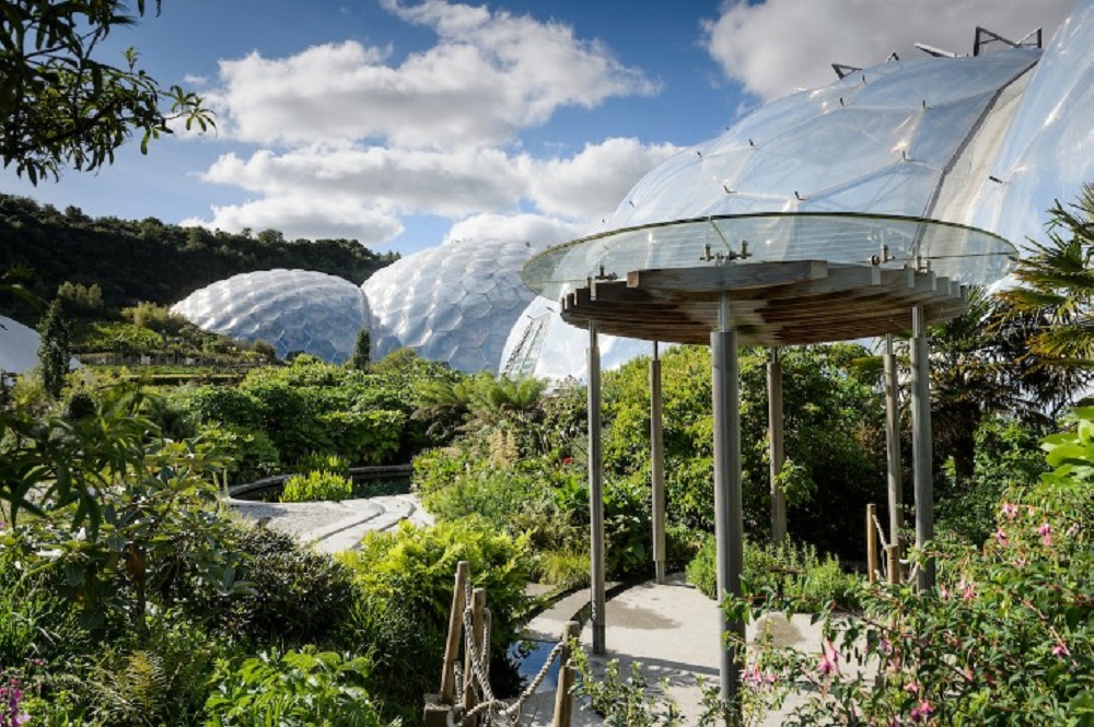 Eden Project, Taman Botani dengan Kubah Geodesi Terbesar di Dunia -  blackxperience.com