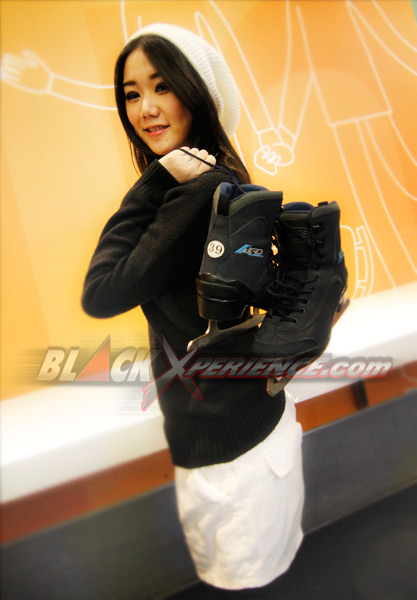 Lisye: Melepas Jenuh dengan Ice Skating