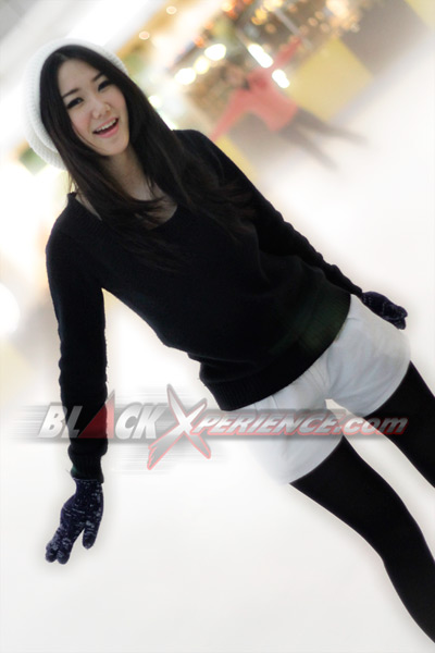 Lisye: Melepas Jenuh dengan Ice Skating